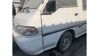 Hyundai H100 panelvan çıkma sol ön kapı beyaz